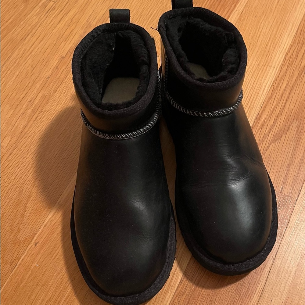 Classic Ultra Mini UGG Black Leather Regen Boots Excellent Condition